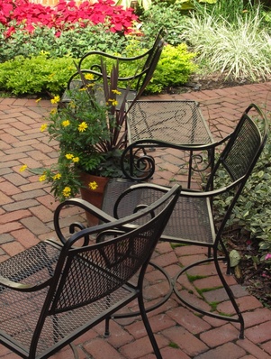 Landscape Examples: Patio Furniture